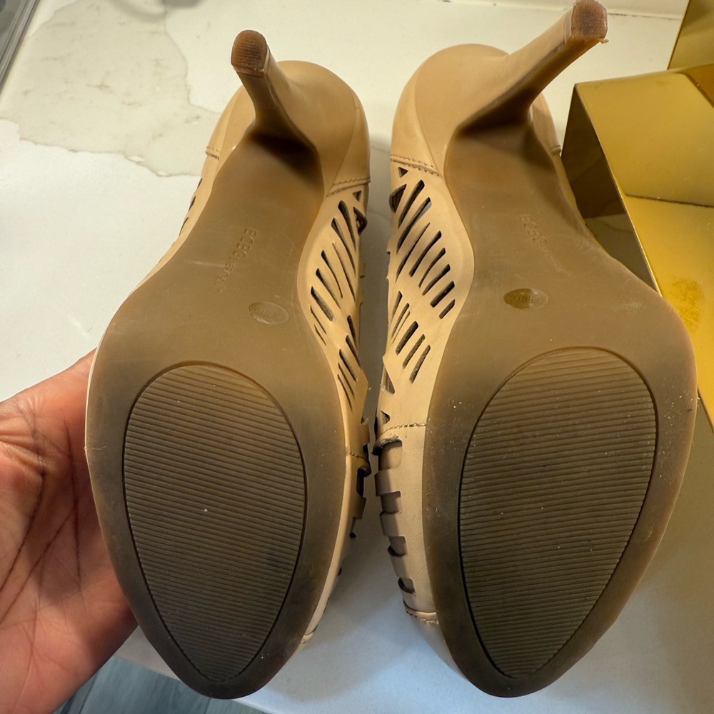 Elegant Cutout High Heels - Tan - Picture 6 of 8